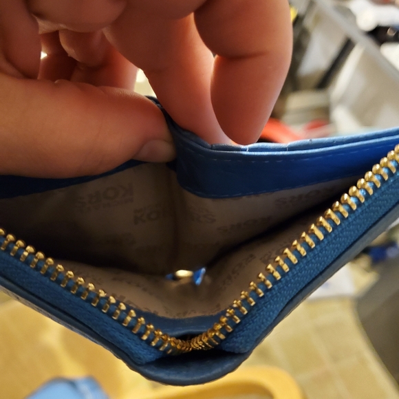 Michael Kors pocketbook and wallet - Picture 6 of 10